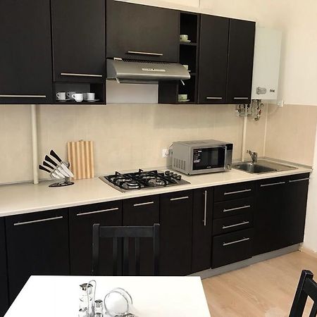 Gil Apartments, Квартира Студия В Самом Центре Пл Петефи Uzhhorod Εξωτερικό φωτογραφία