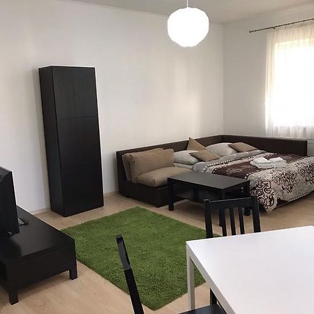 Gil Apartments, Квартира Студия В Самом Центре Пл Петефи Uzhhorod Εξωτερικό φωτογραφία