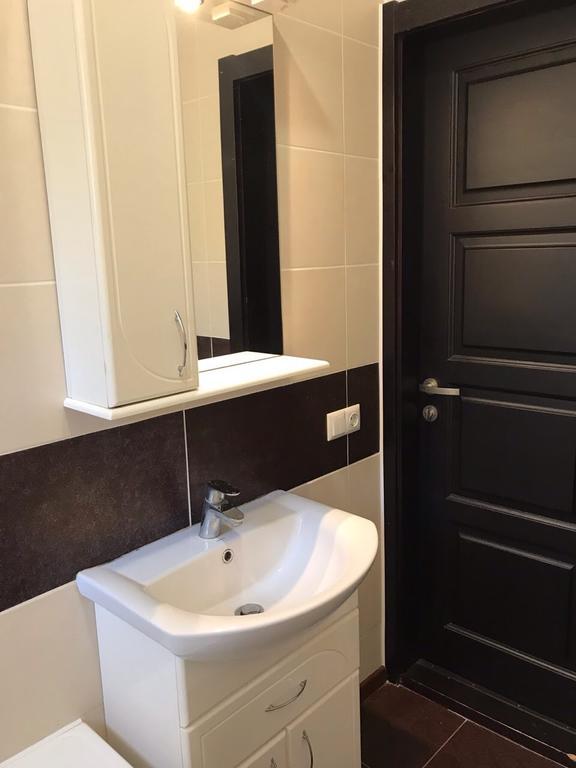 Gil Apartments, Квартира Студия В Самом Центре Пл Петефи Uzhhorod Εξωτερικό φωτογραφία