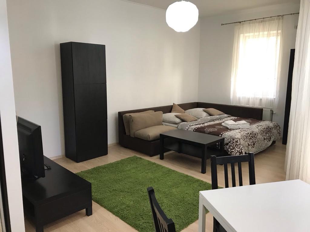 Gil Apartments, Квартира Студия В Самом Центре Пл Петефи Uzhhorod Εξωτερικό φωτογραφία