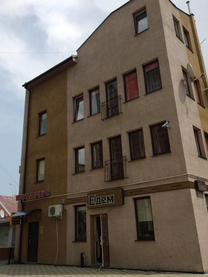Gil Apartments, Квартира Студия В Самом Центре Пл Петефи Uzhhorod Εξωτερικό φωτογραφία